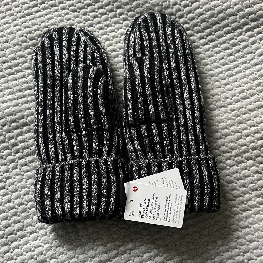 NWT LULULEMON TEXTURED FLEECE LINED MITTENS
